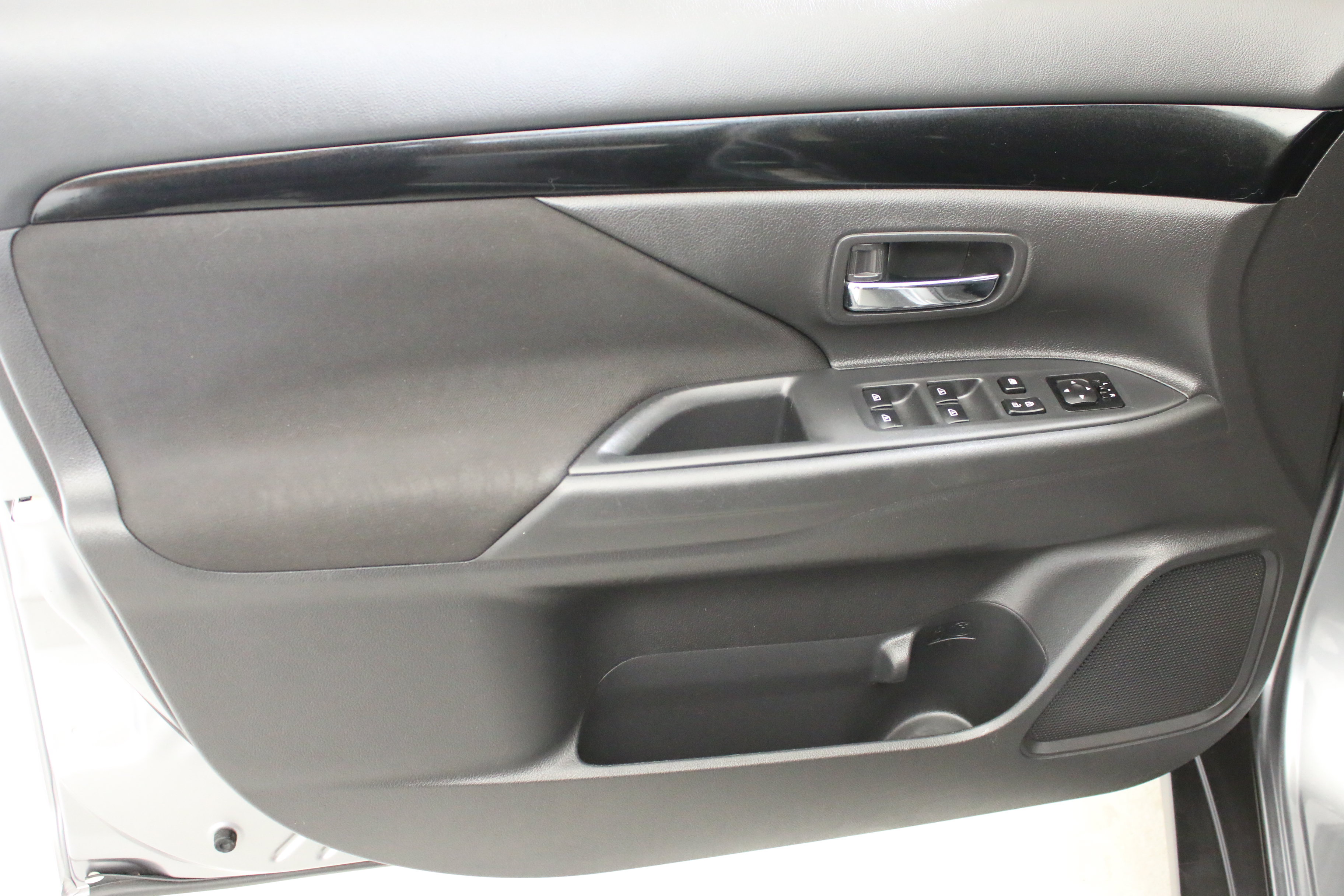 Used 2020 Mitsubishi Outlander ES AWD/4WD image 18