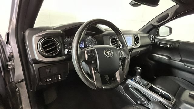 Used 2020 Toyota Tacoma TRD Sport w/ TRD Premium Sport Package AWD/4WD image 13