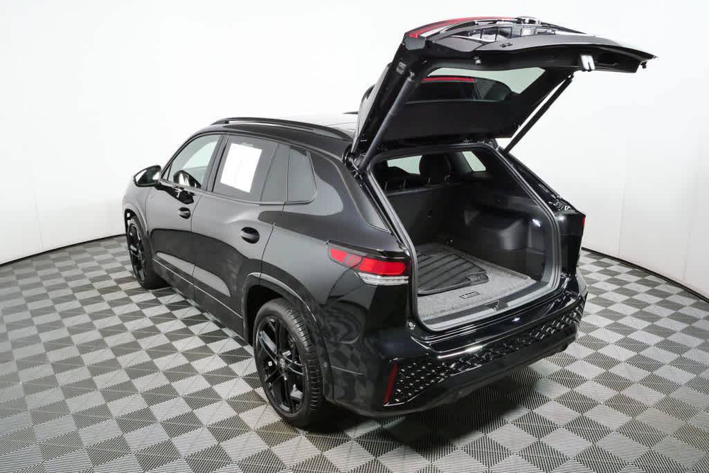 Certified 2025 Volkswagen Tiguan SE R-Line FWD image 28