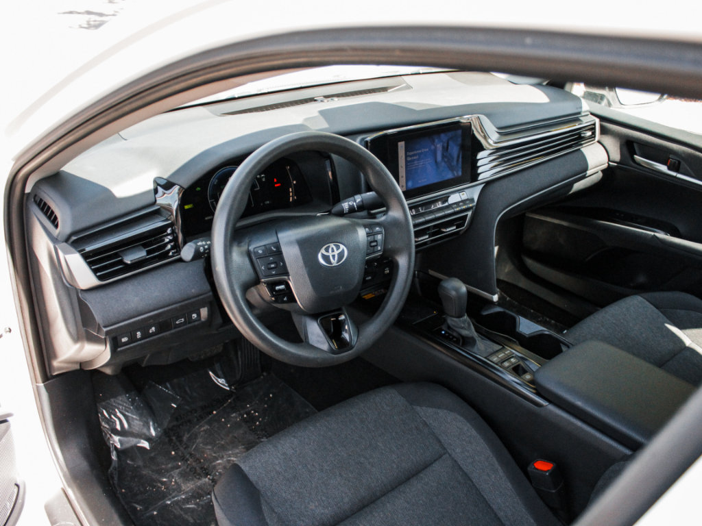 Used 2025 Toyota Camry LE FWD image 8