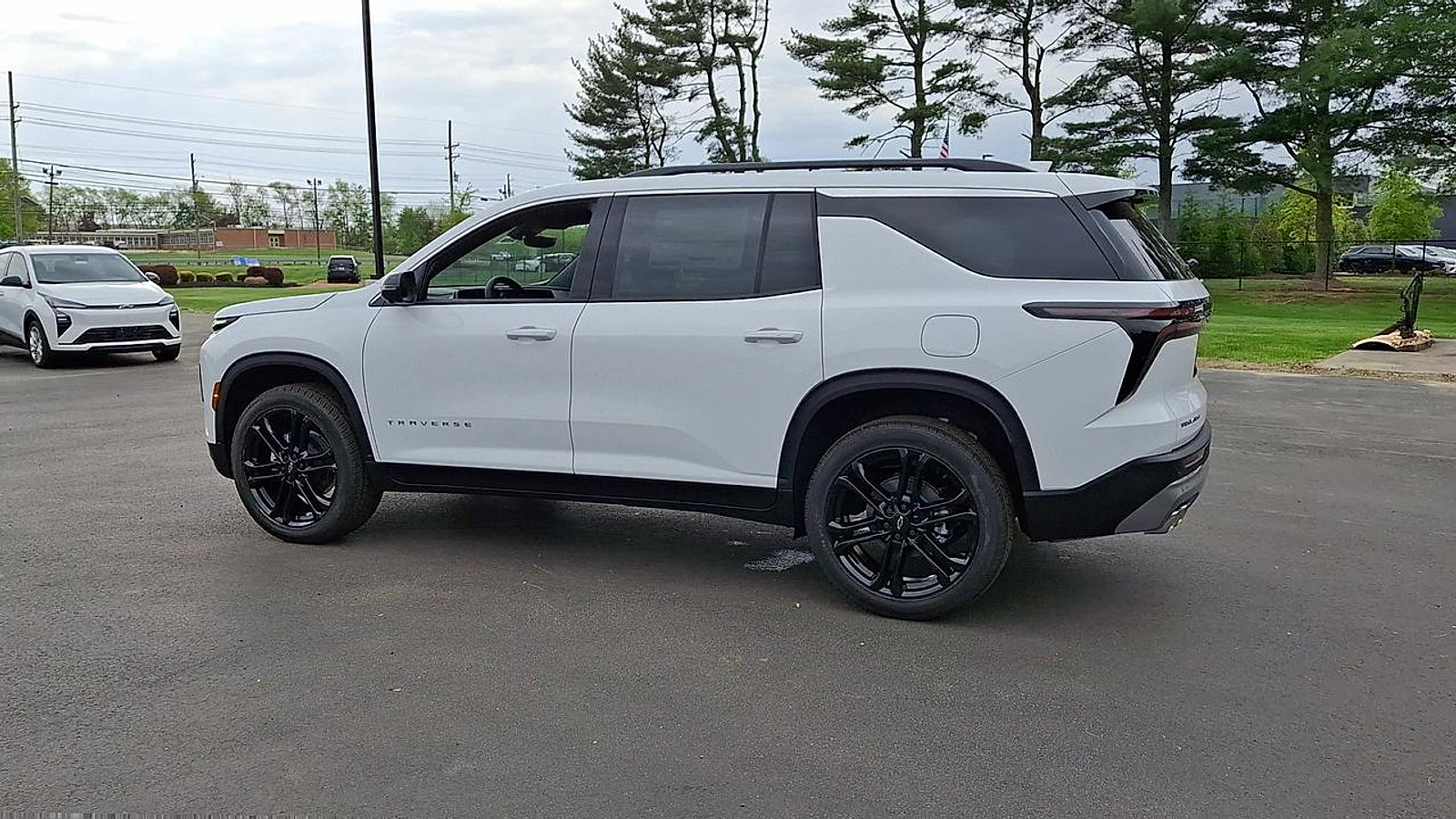 New 2026 Chevrolet Traverse LT w/ Driver Confidence Package FWD image 8