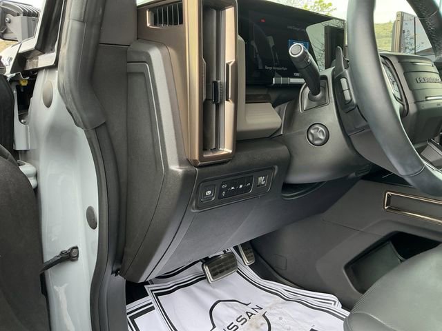 Used 2024 GMC Hummer EV 3X w/ LPO, Illumination Package image 29