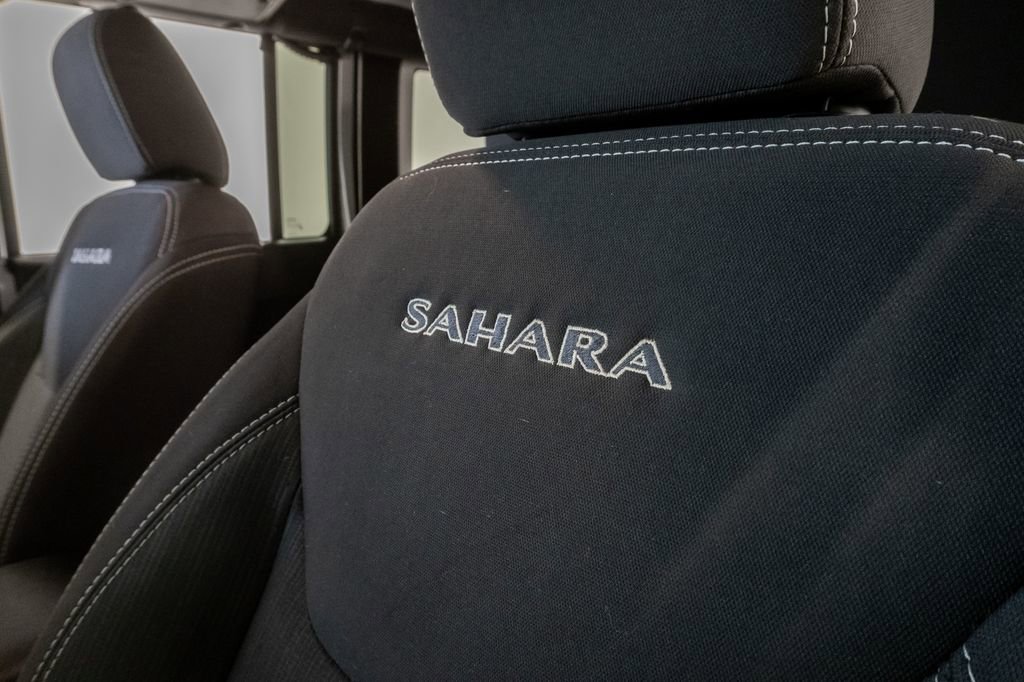 Used 2018 Jeep Wrangler Unlimited Sahara w/ Connectivity Group image 10