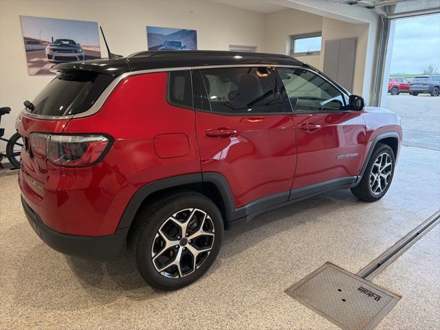 Used 2025 Jeep Compass Limited AWD/4WD image 5