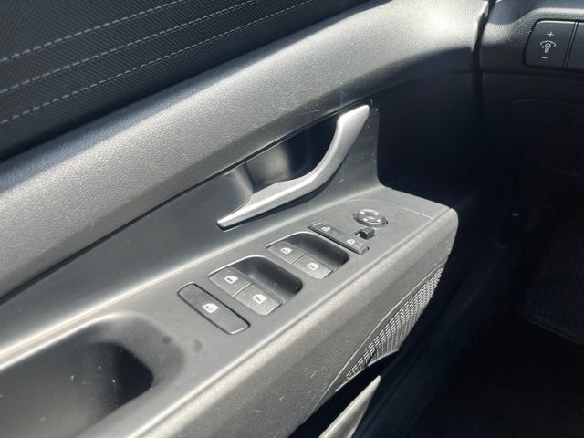 Used 2024 Hyundai Elantra SEL FWD image 30