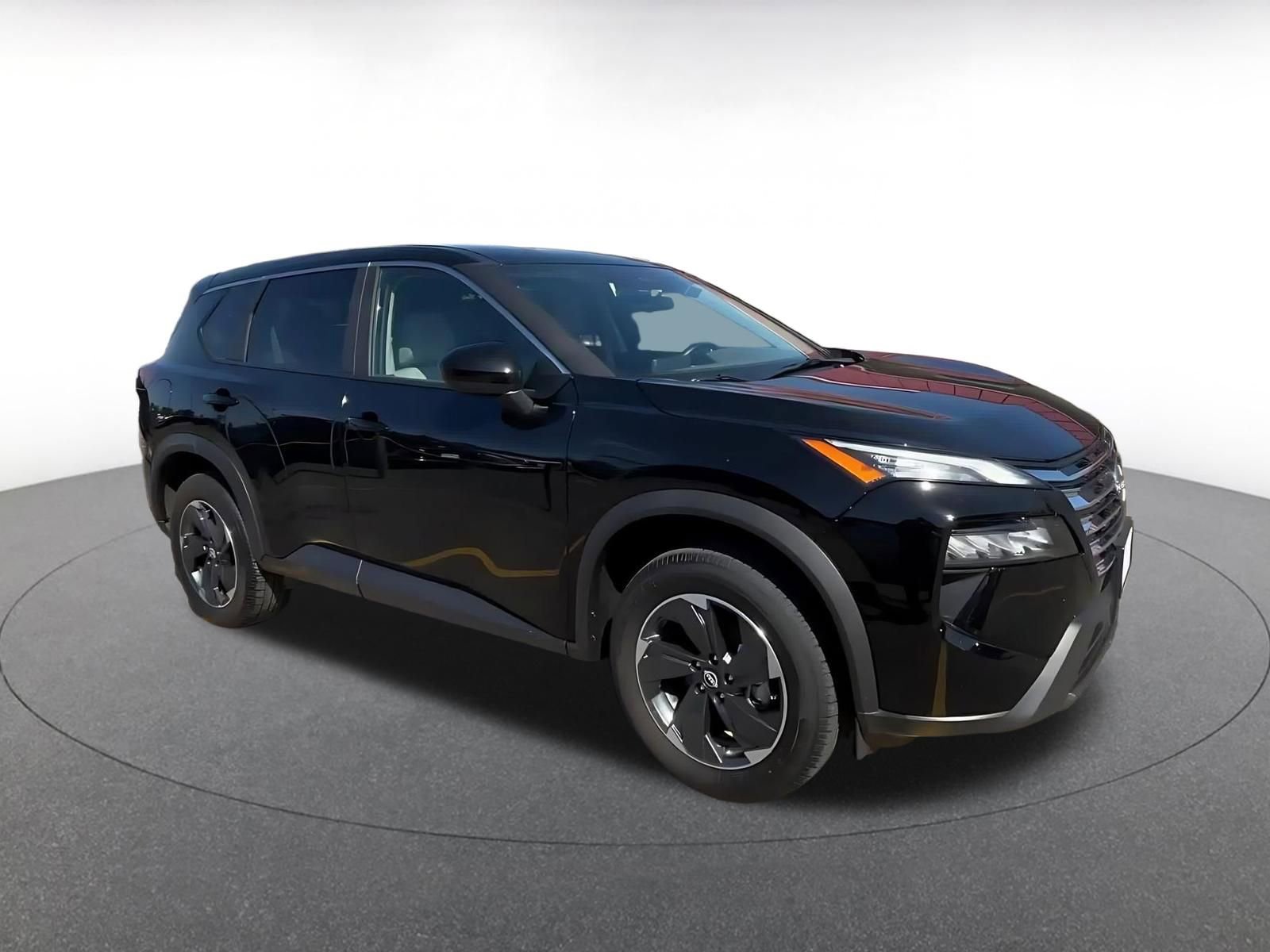 Used 2025 Nissan Rogue SV AWD/4WD image 2