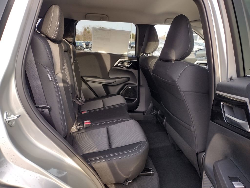 New 2026 Mitsubishi Outlander ES image 10