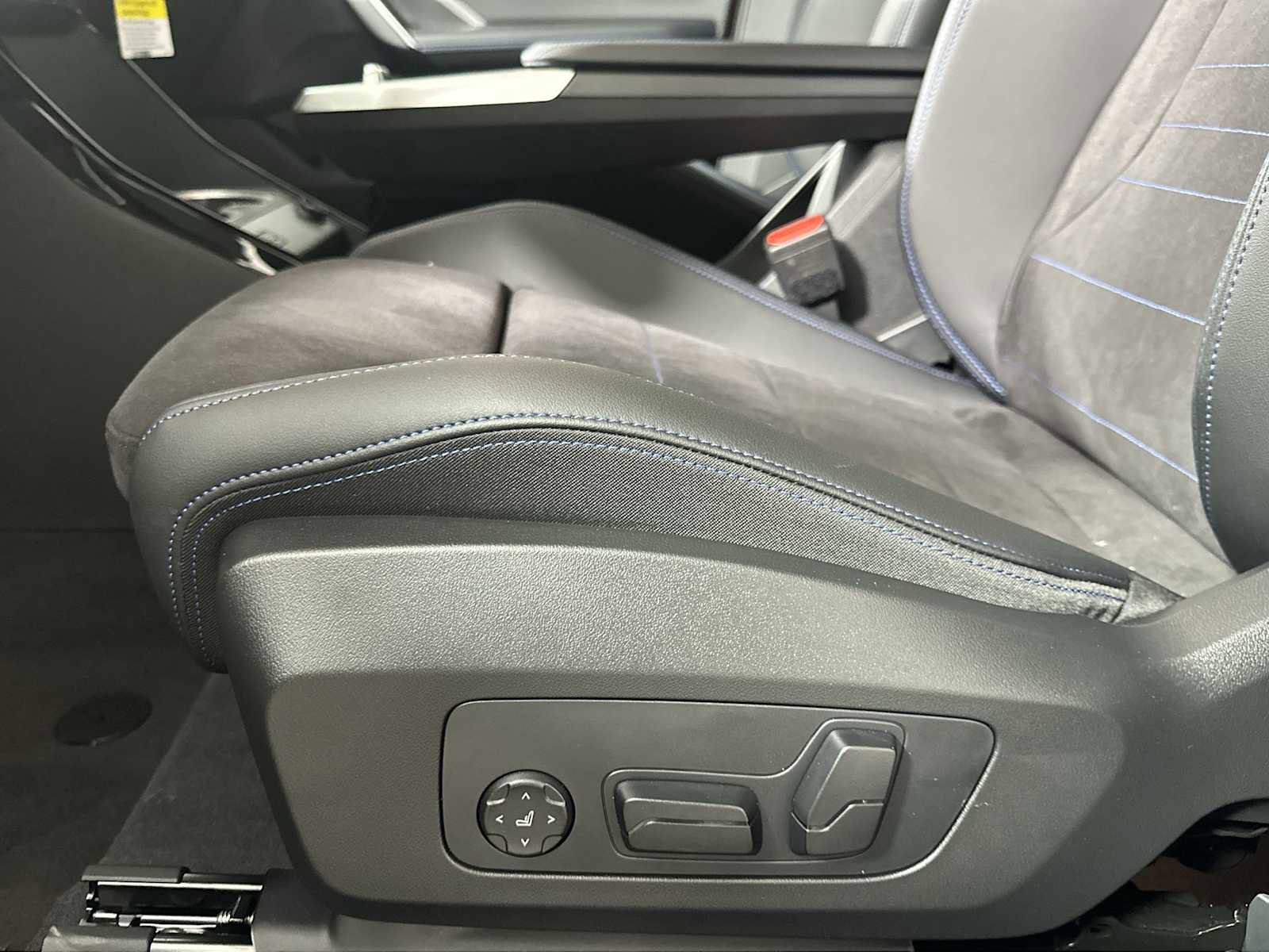 Certified 2026 BMW X1 xDrive28i w/ Technology Package image 10