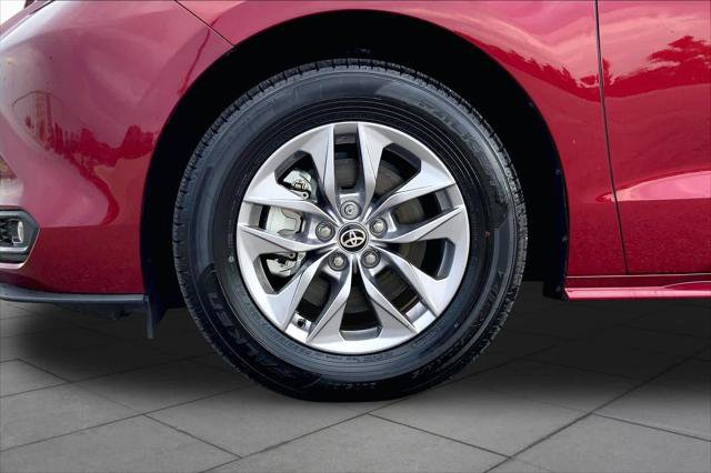 Certified 2026 Toyota Sienna XLE FWD image 11