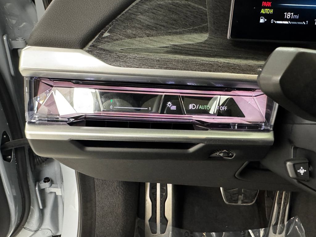 Used 2023 BMW 760i xDrive w/ Executive Package image 31