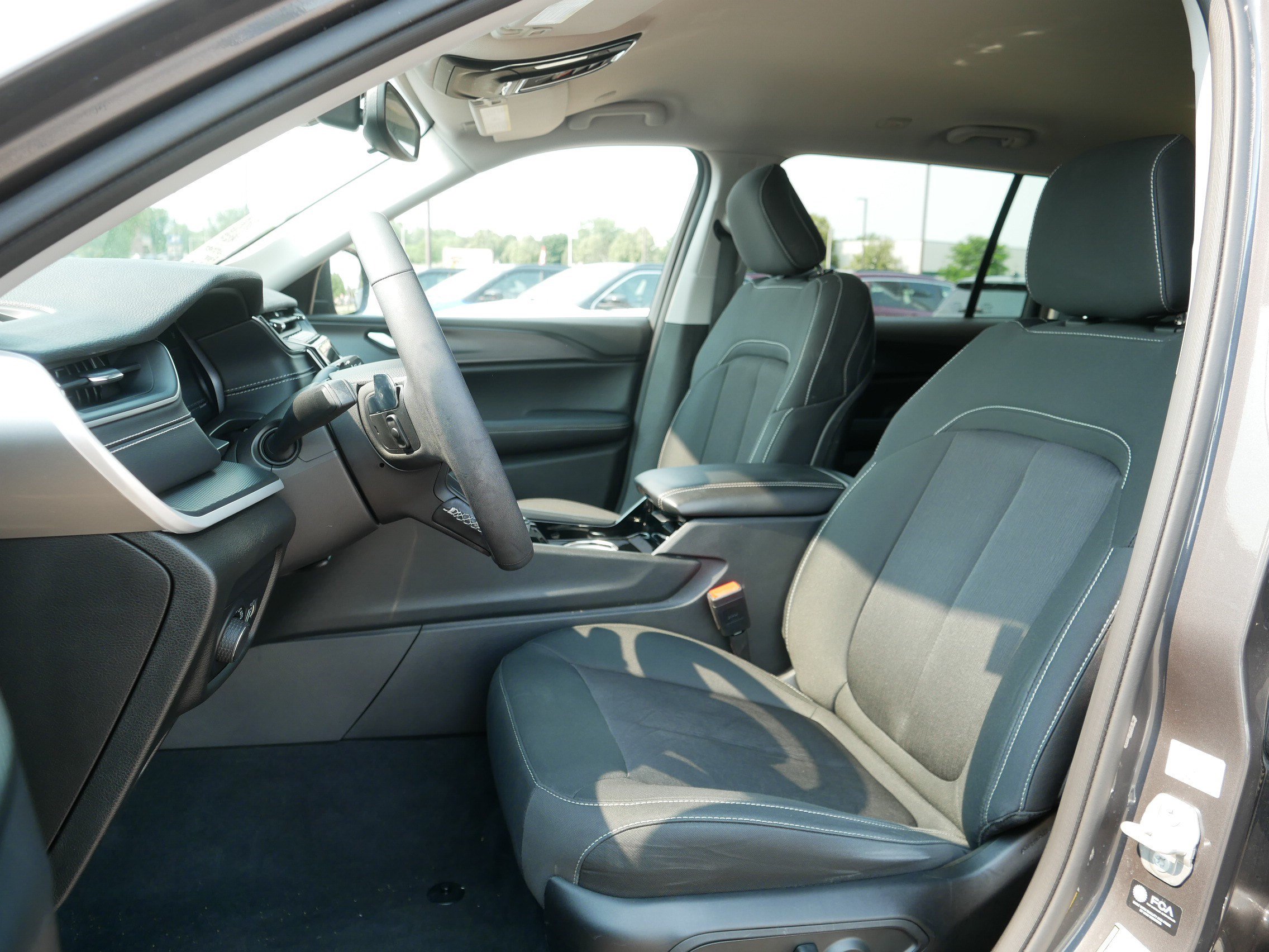 Used 2023 Jeep Grand Cherokee L Laredo w/ Luxury Tech Group I AWD/4WD image 34