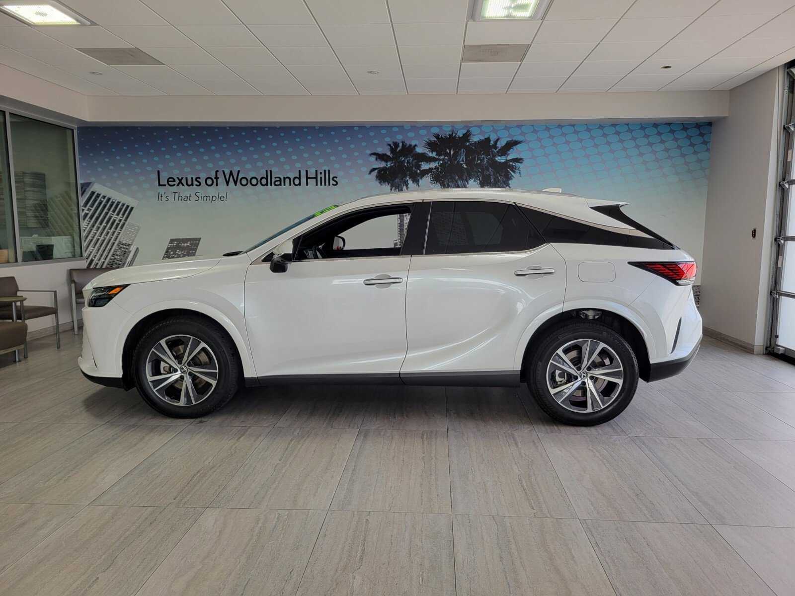 Used 2023 Lexus RX 350 Premium image 2