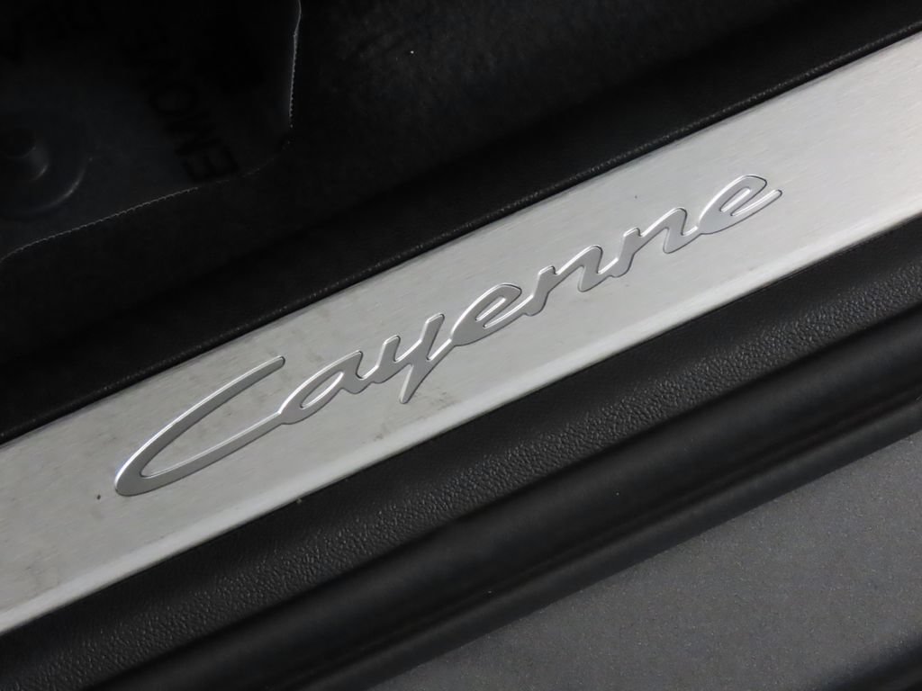 Certified 2025 Porsche Cayenne AWD/4WD image 41