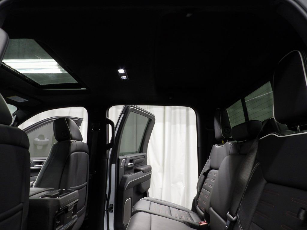 Used 2025 GMC Sierra 2500 AT4X image 14