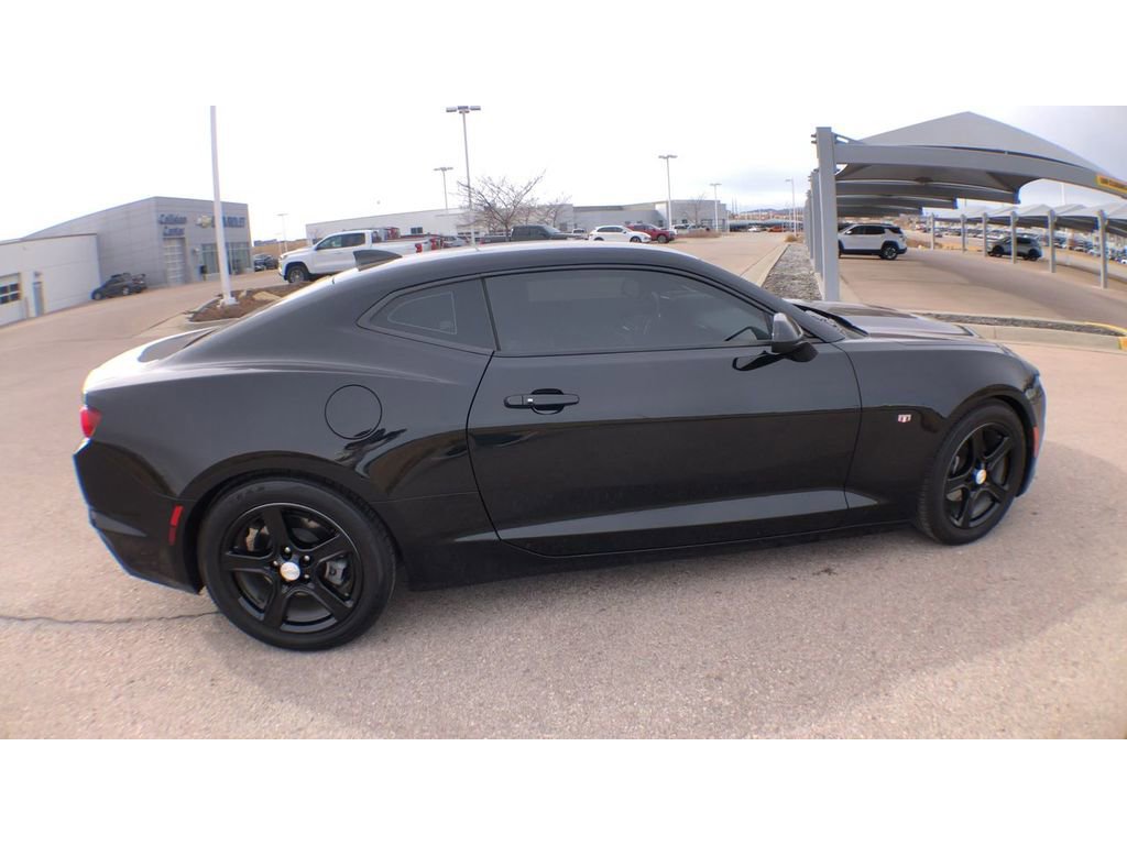 Used 2024 Chevrolet Camaro LT w/ Technology Package image 7