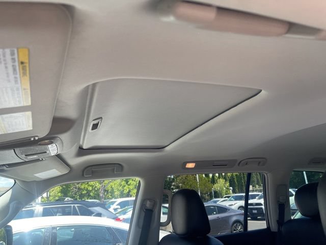Used 2022 Nissan Armada SL w/ Captain's Chairs Package RWD image 5