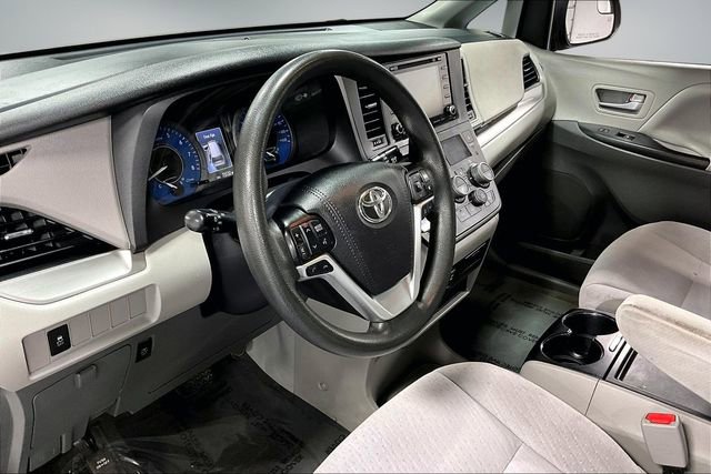 Used 2020 Toyota Sienna LE AWD/4WD image 17