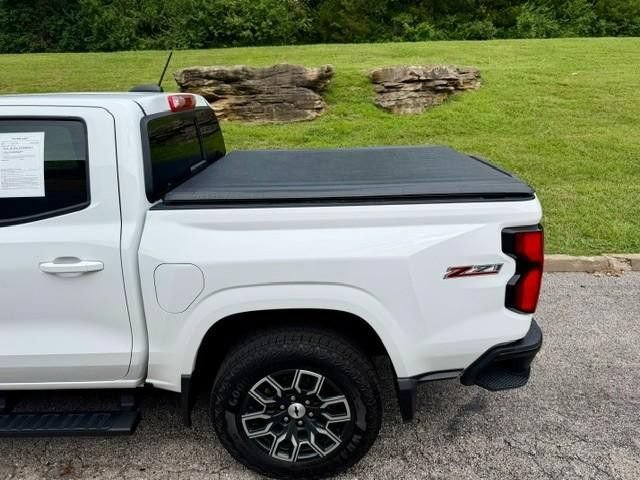 Used 2023 Chevrolet Colorado Z71 w/ Z71 Convenience Package 2 AWD/4WD image 3