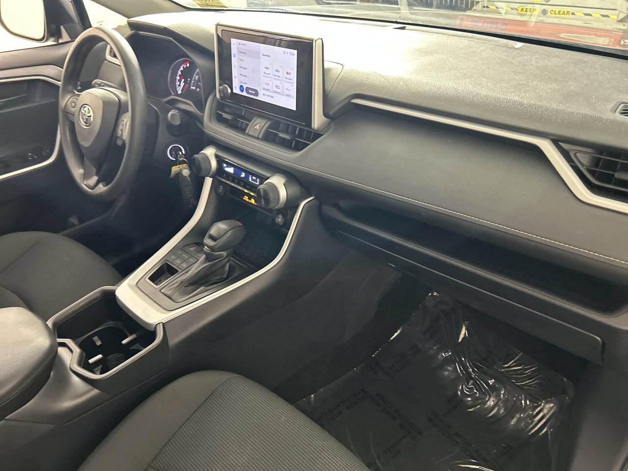 Used 2025 Toyota RAV4 LE AWD/4WD image 27