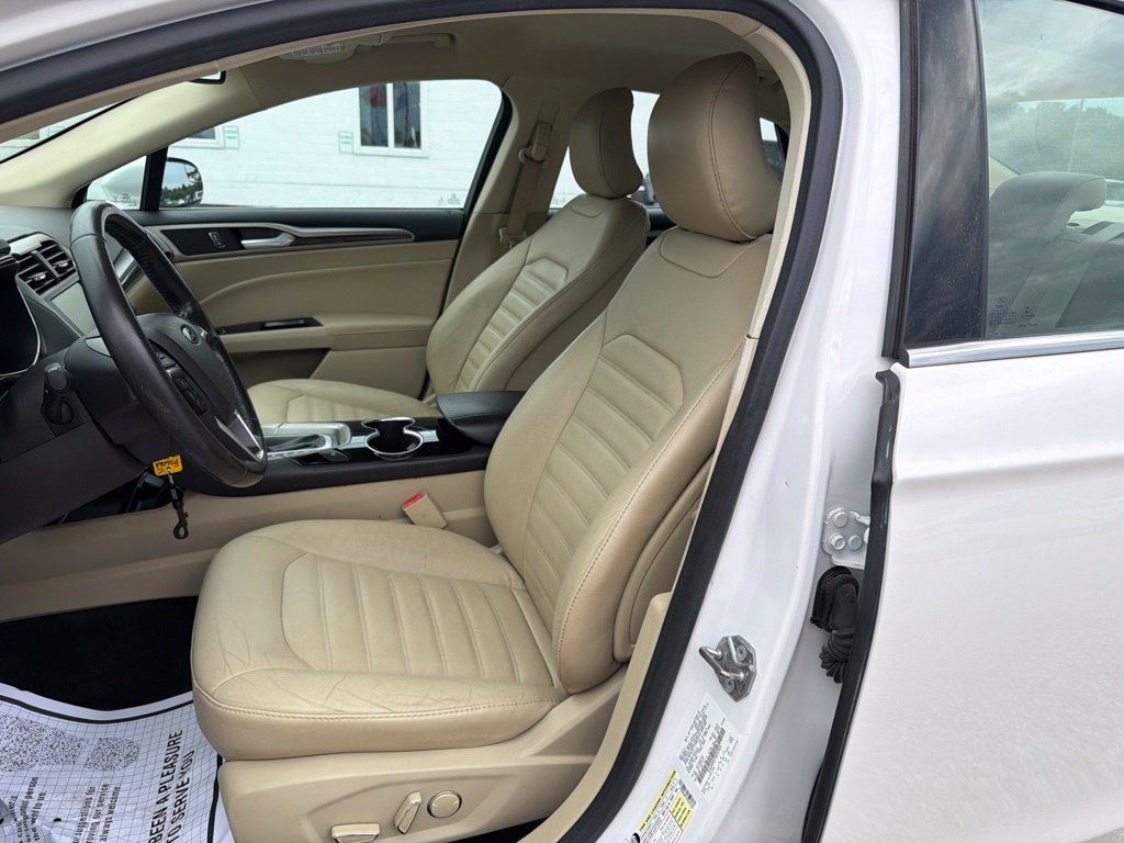 Used 2015 Ford Fusion SE w/ Equipment Group 202A FWD image 11