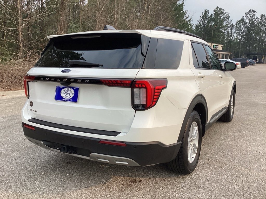 Used 2025 Ford Explorer Active w/ Active Comfort Package image 5
