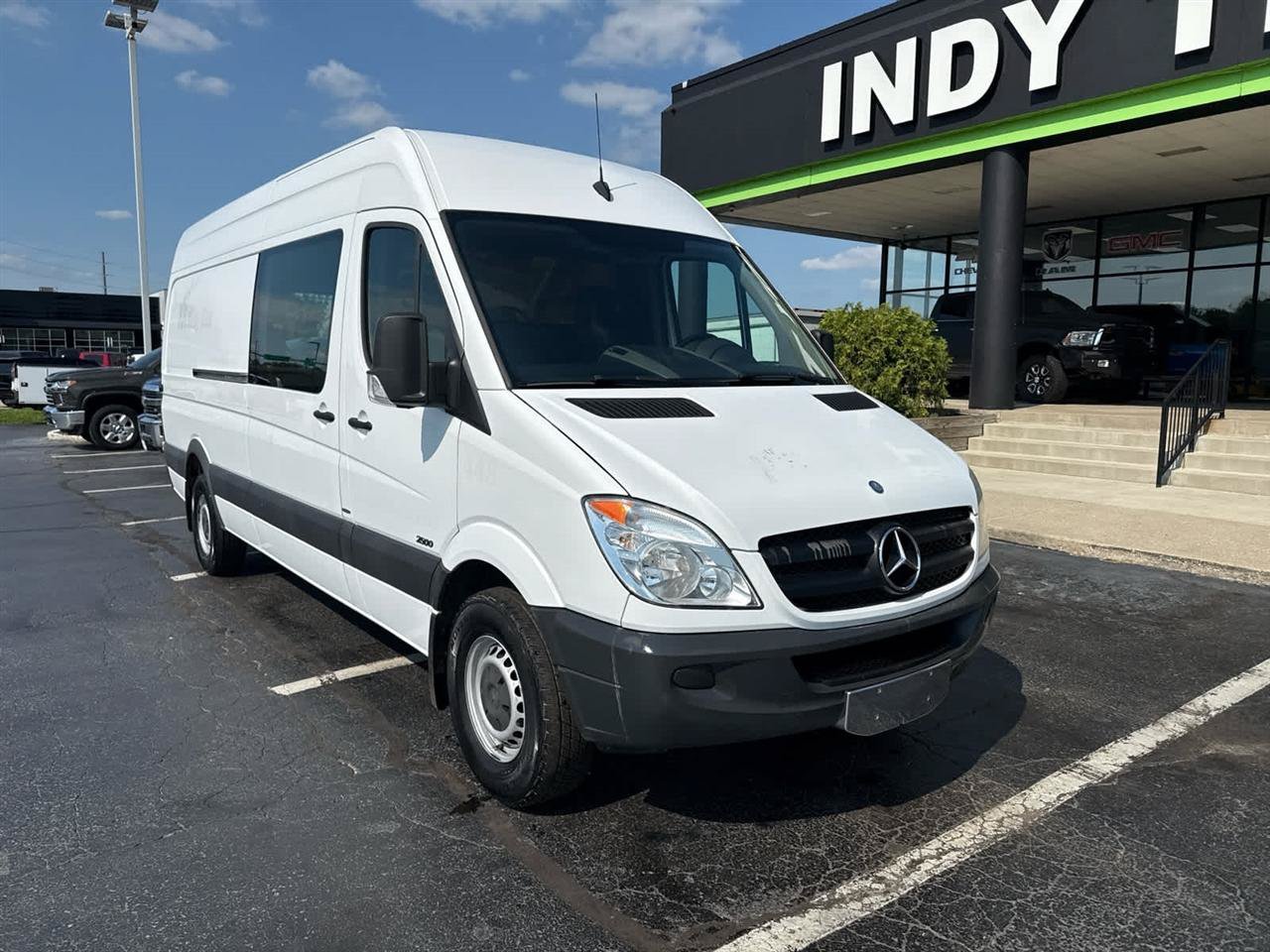 Used 2011 Mercedes-Benz Sprinter 2500 image 2