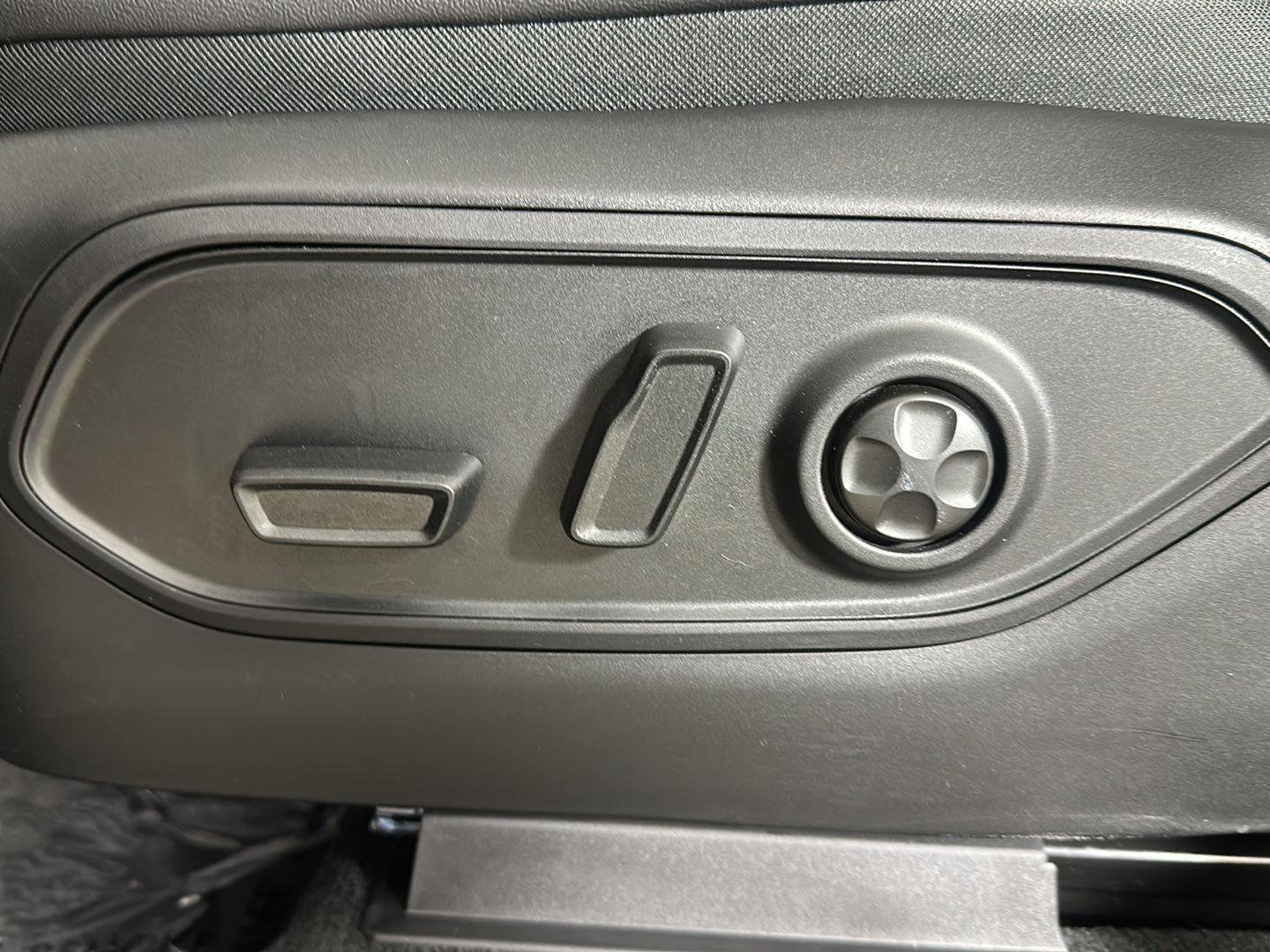 Used 2025 Jeep Grand Cherokee Limited AWD/4WD image 6