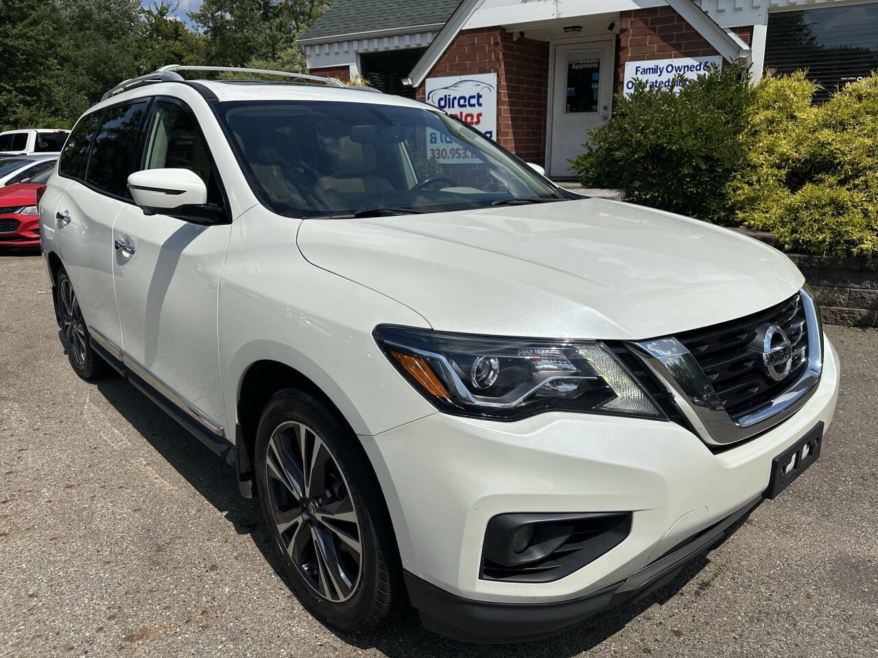 Used 2018 Nissan Pathfinder Platinum image 10