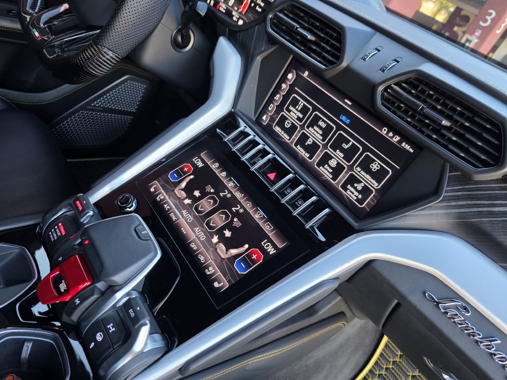 Used 2019 Lamborghini Urus image 26