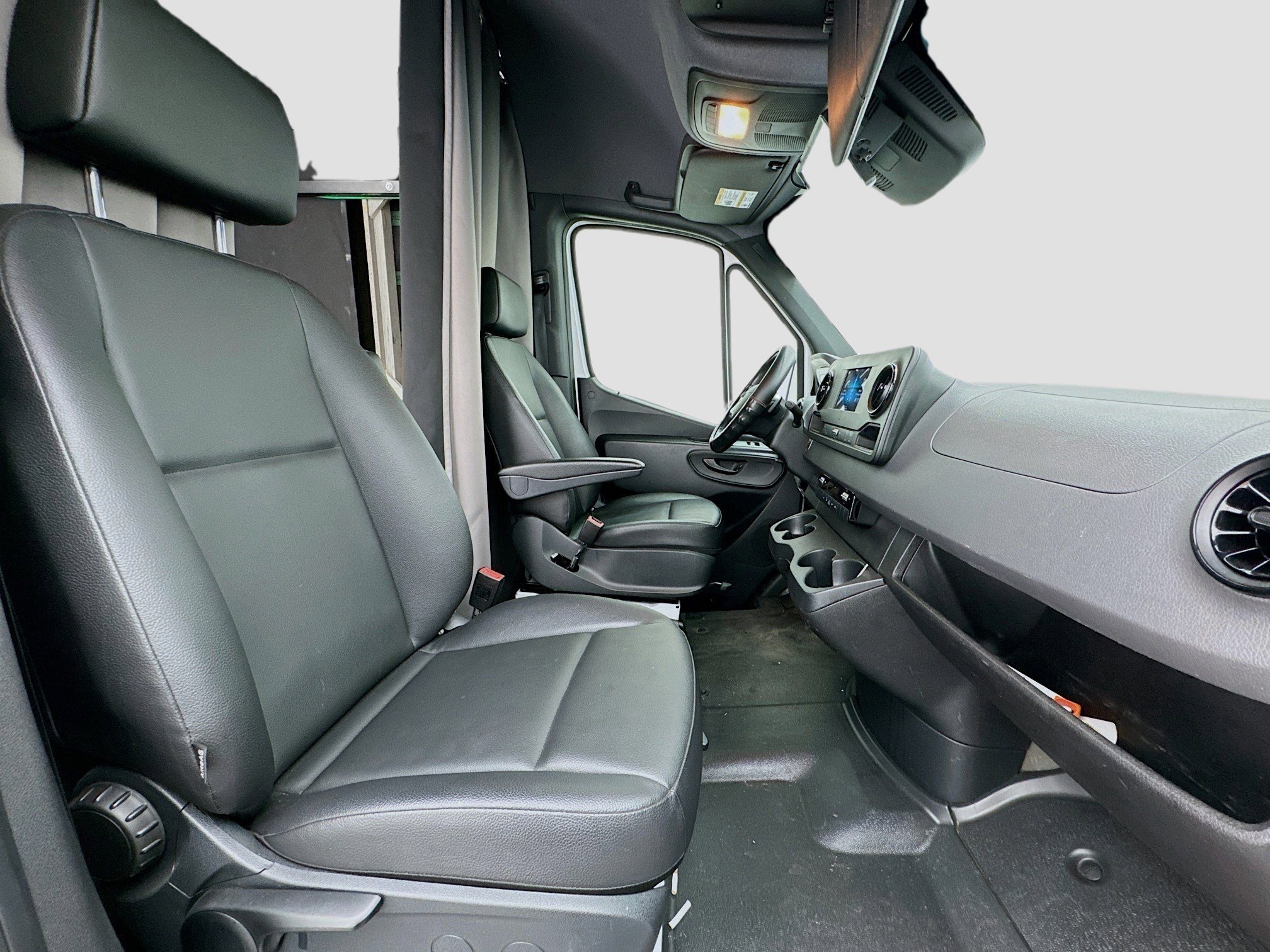 Used 2021 Mercedes-Benz Sprinter 3500 w/ Premium Package image 19