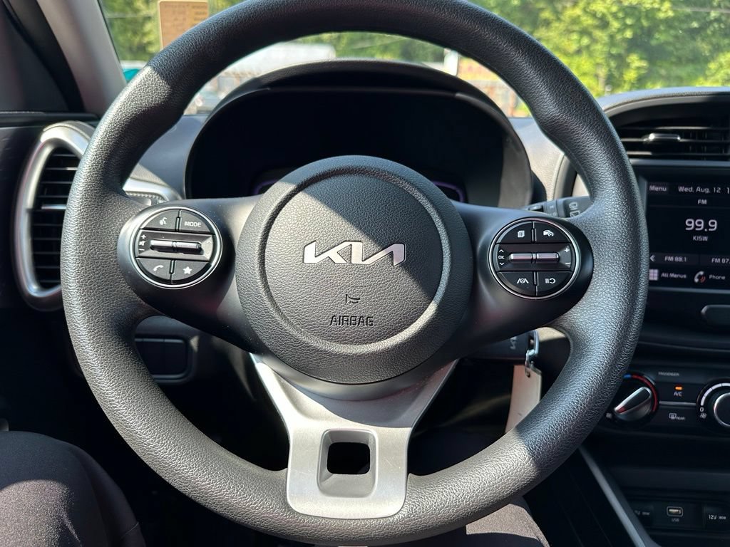 Used 2023 Kia Soul LX w/ LX Technology Package FWD image 16