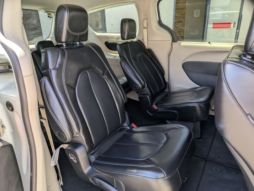 Used 2024 Chrysler Pacifica Touring-L FWD image 27