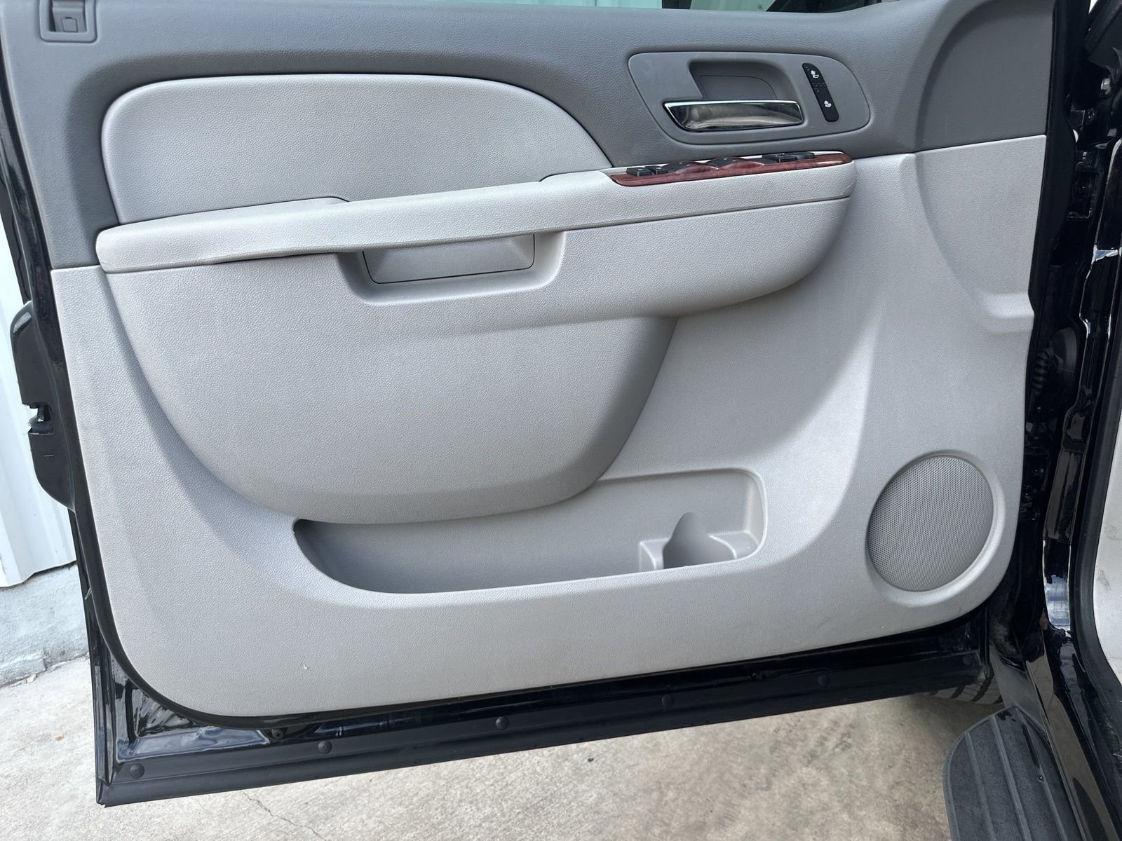 Used 2013 Chevrolet Suburban LT image 10