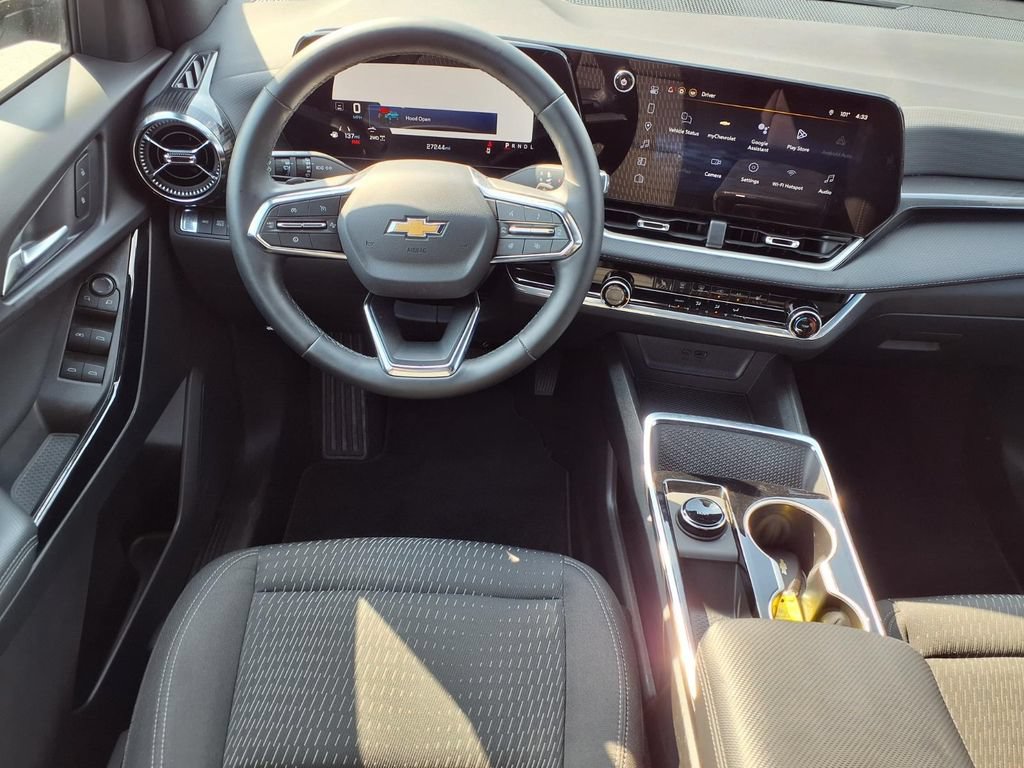 Used 2026 Chevrolet Equinox LT AWD/4WD image 3