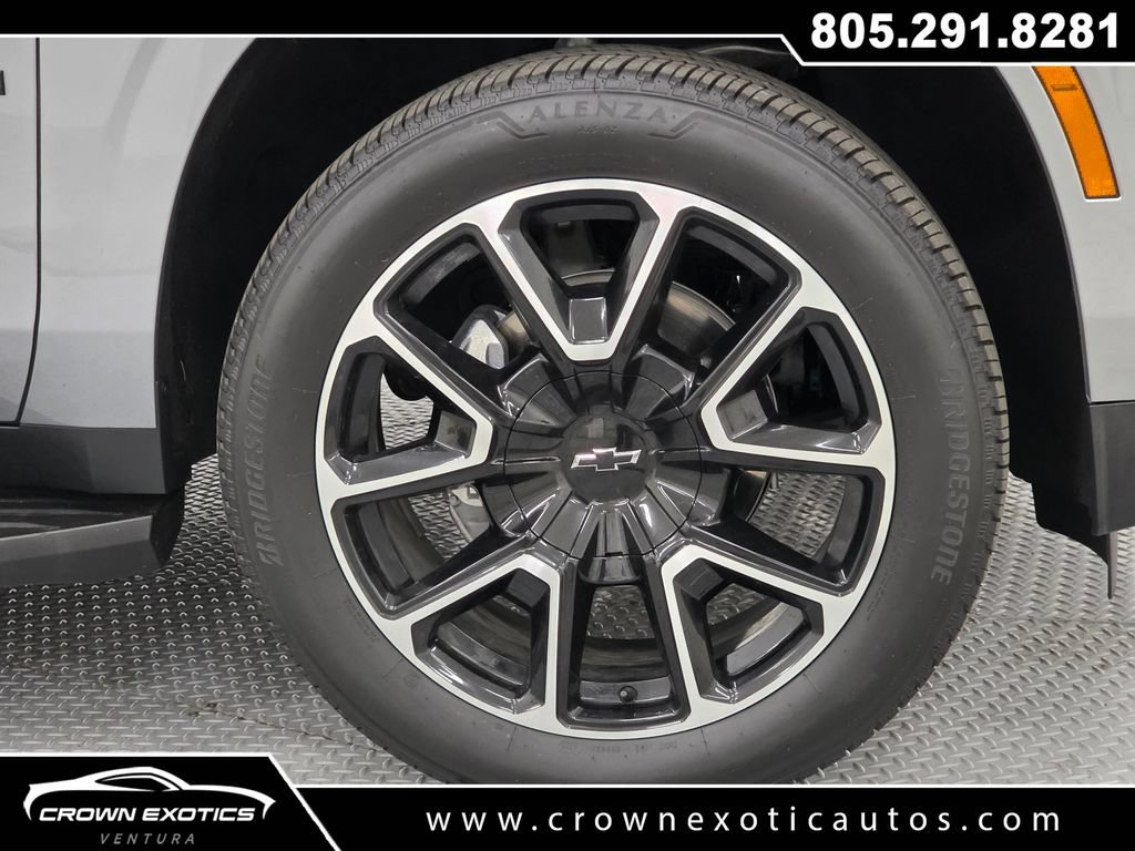 Used 2026 Chevrolet Suburban RST AWD/4WD image 9