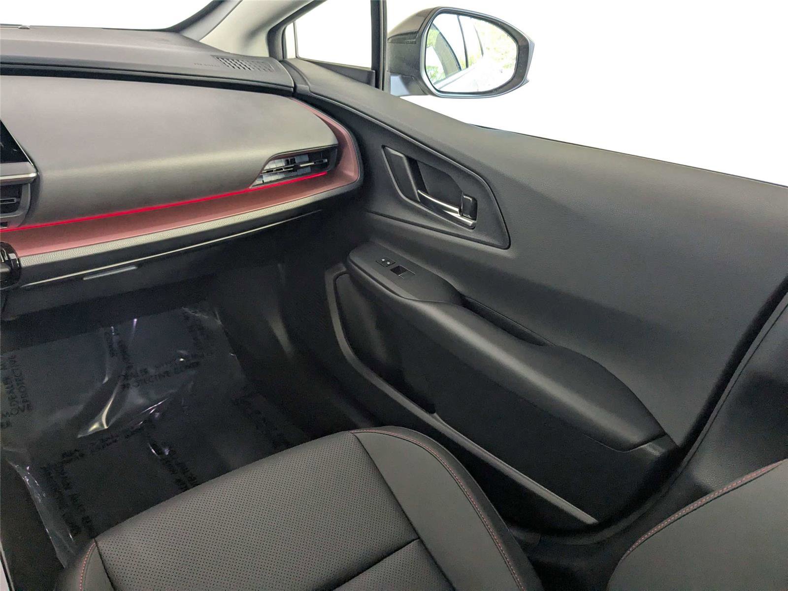 Used 2025 Toyota Prius Plug-In Hybrid image 38