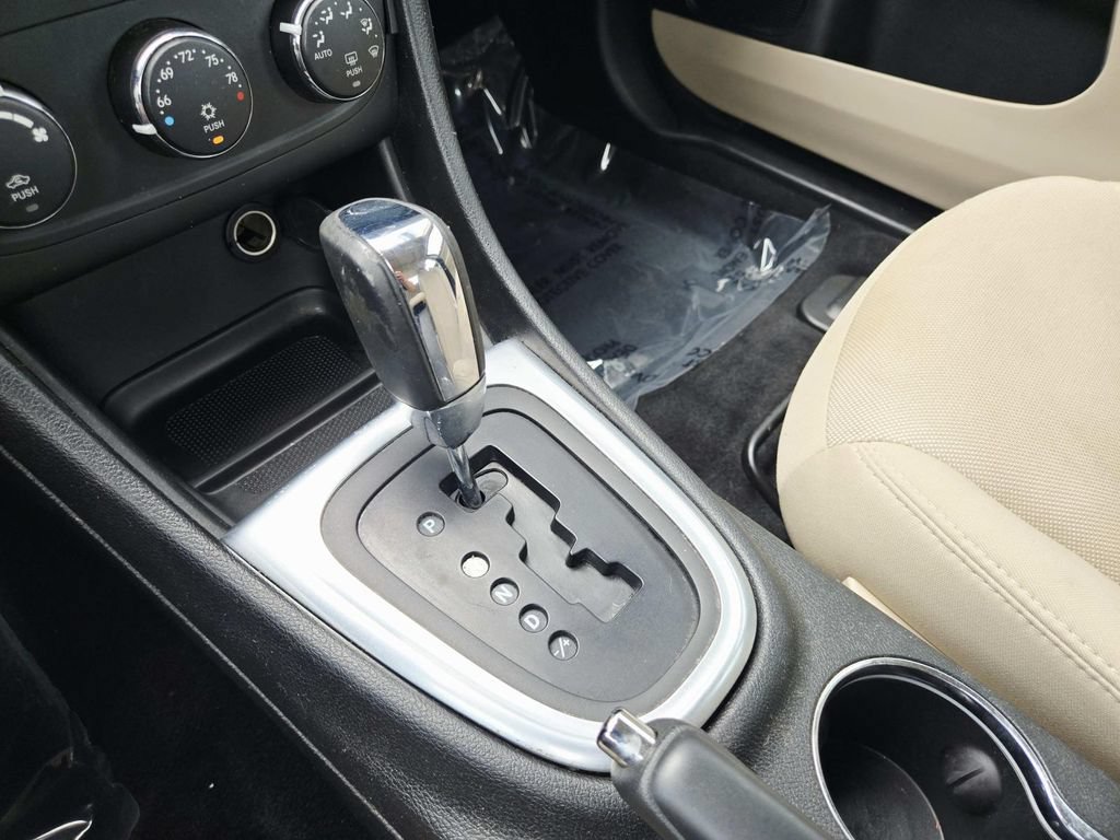 Used 2013 Dodge Avenger SXT FWD image 28