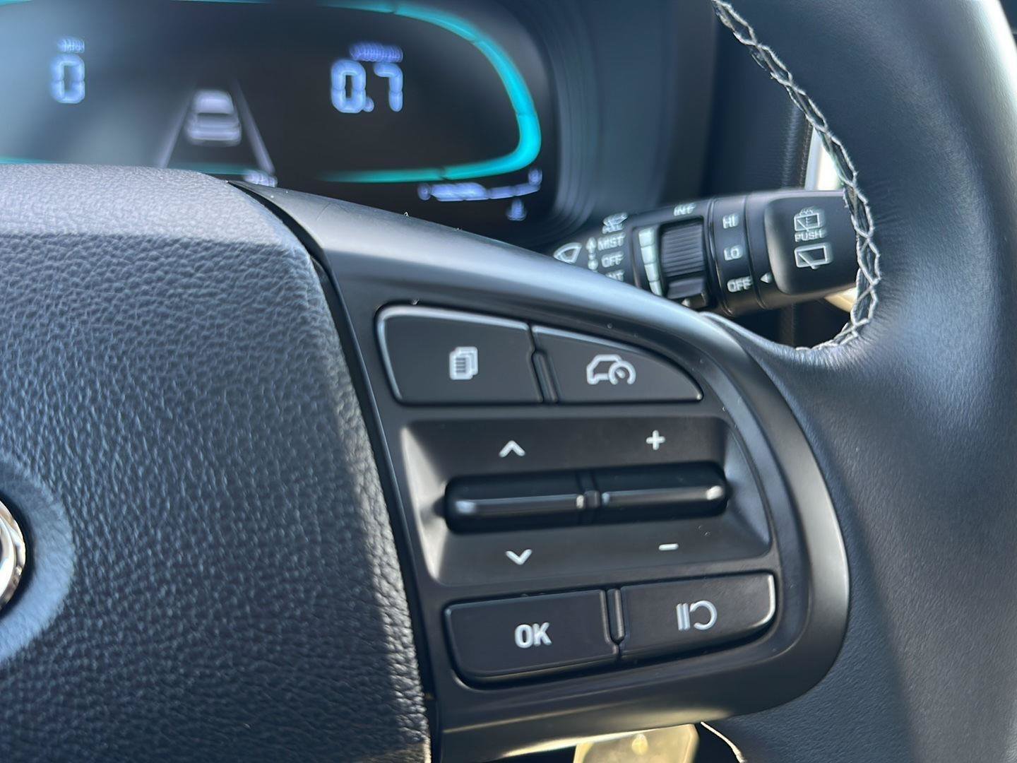 Certified 2023 Hyundai Venue SEL FWD image 31
