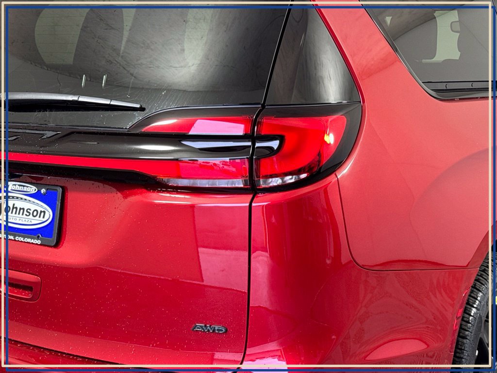 New 2027 Chrysler Pacifica Select AWD/4WD image 7