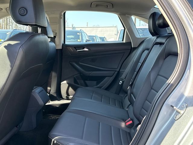 Used 2023 Volkswagen Jetta SE image 25