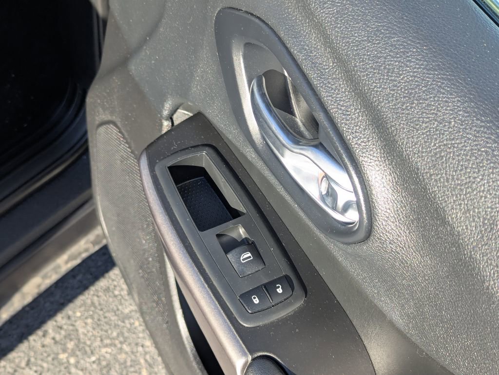 Used 2019 Jeep Cherokee Latitude w/ Popular Appearance Group FWD image 32