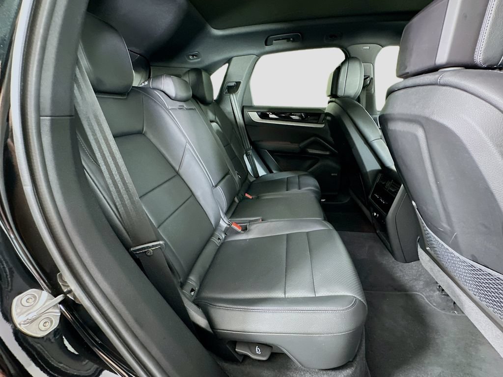 Certified 2024 Porsche Cayenne AWD/4WD image 29