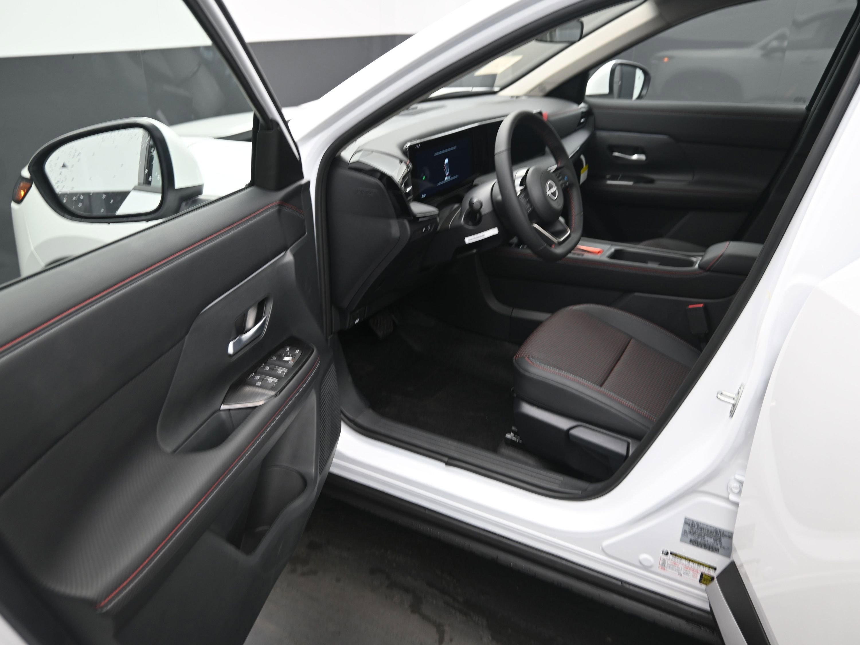 New 2025 Nissan Kicks SR image 10