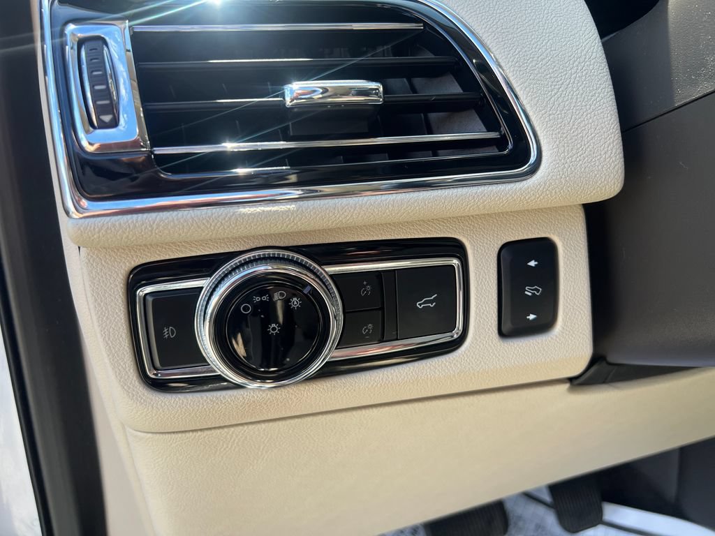 Used 2020 Lincoln Navigator Reserve w/ Luxury Package AWD/4WD image 13