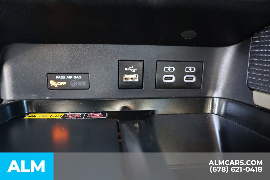 Used 2025 Toyota Camry SE image 29