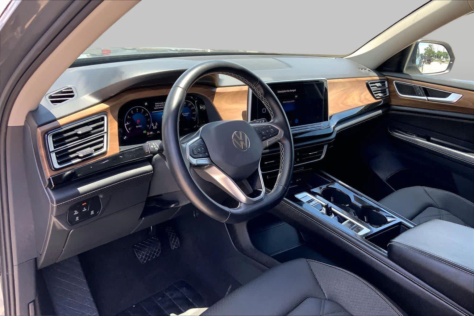Used 2024 Volkswagen Atlas SE AWD/4WD image 17
