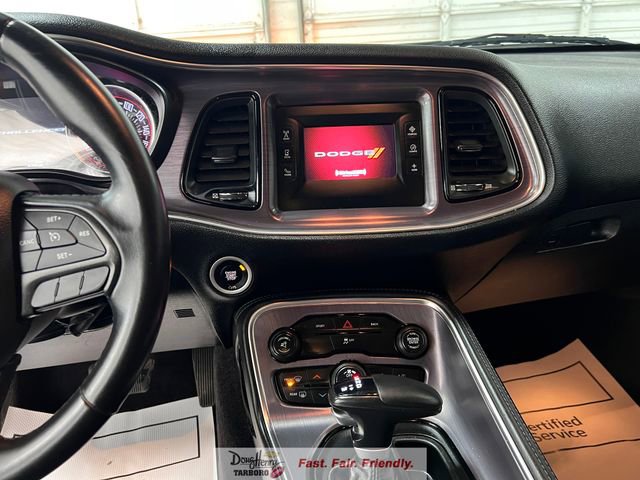 Used 2016 Dodge Challenger SXT RWD image 40