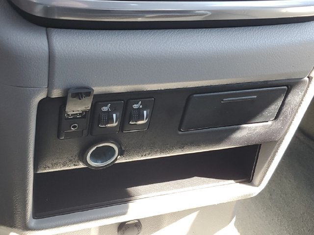 Used 2015 Toyota Sienna XLE w/ XLE Navigation Package FWD image 30