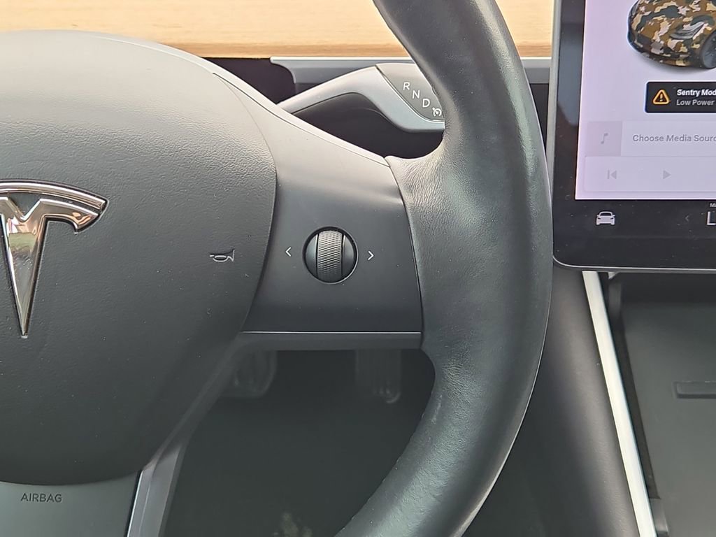 Used 2018 Tesla Model 3 Long Range RWD image 17