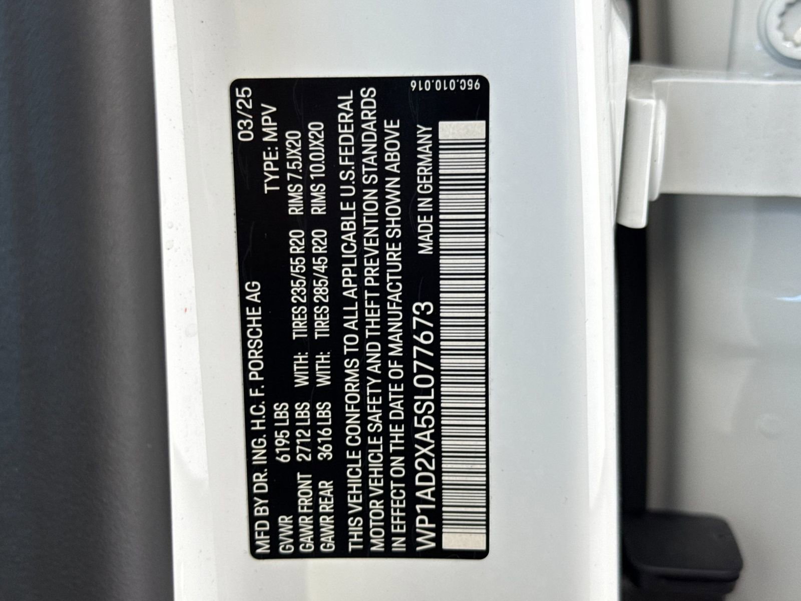 Certified 2025 Porsche Macan Electric image 36